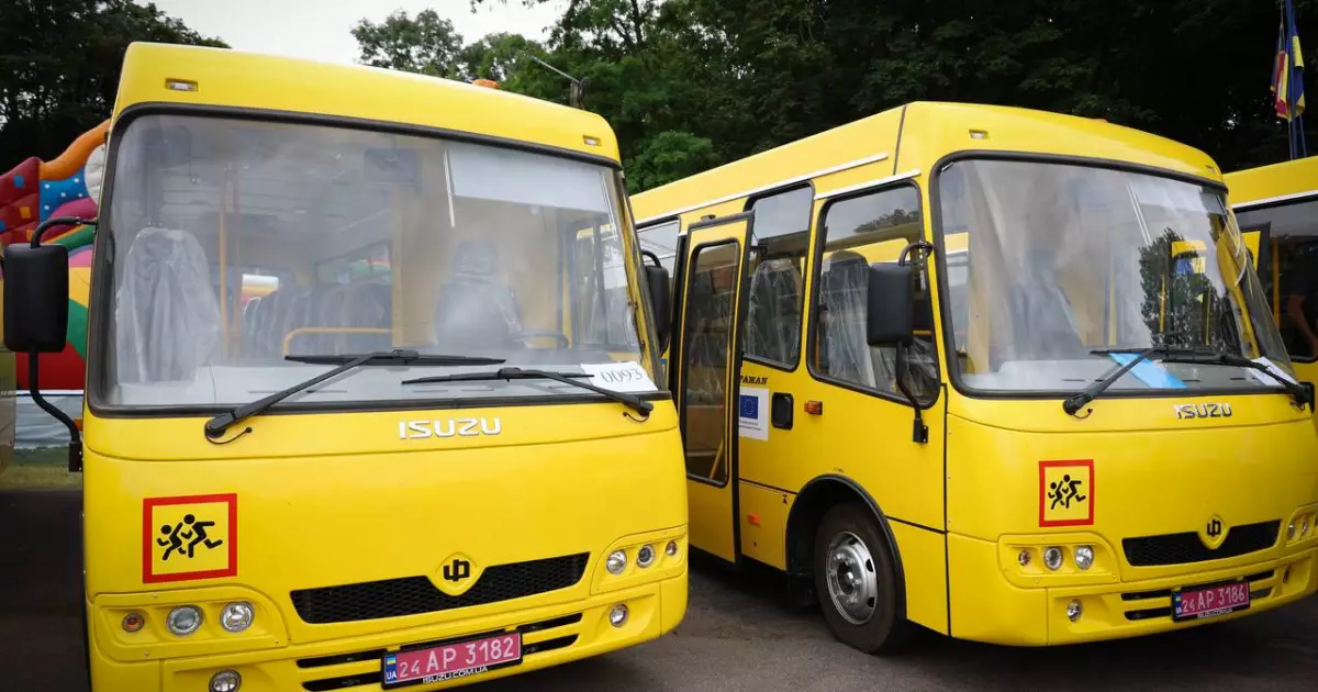 Нові автобуси для школярів: як Київщина забезпечує комфорт і безпеку дітям