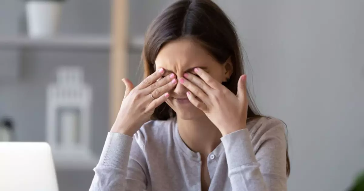 Очі сверблять постійно? Це не алергія! Ось що варто знати