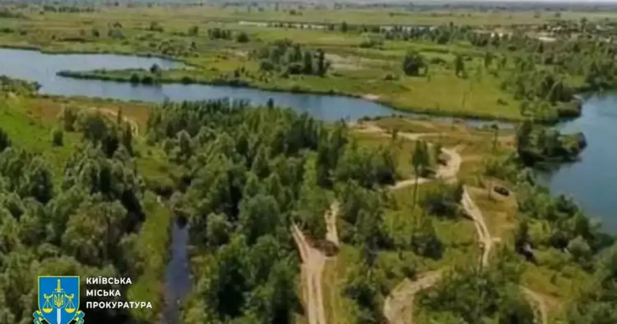 Суд зобов’язав знести 26 незаконних будиночків у заказнику Києва