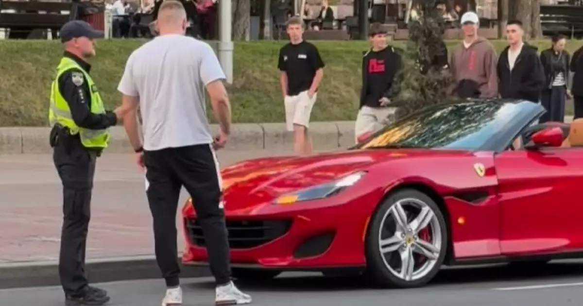 У Києві оштрафували власника Ferrari без переднього номера!