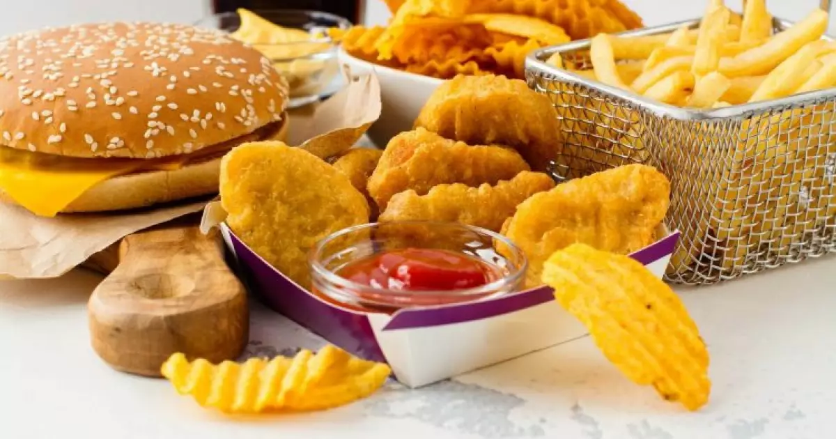 11 продуктів, які пришвидшують старіння шкіри: що терміново виключити з раціону