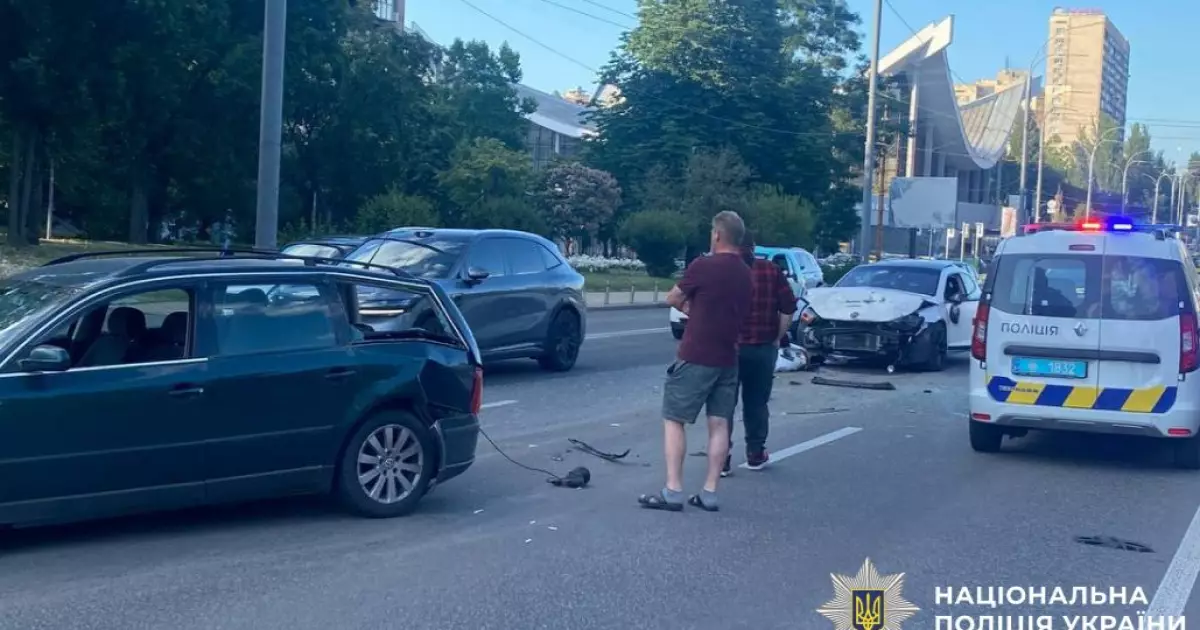 ДТП на Печерську: зіткнення двох Volkswagen — є постраждалі