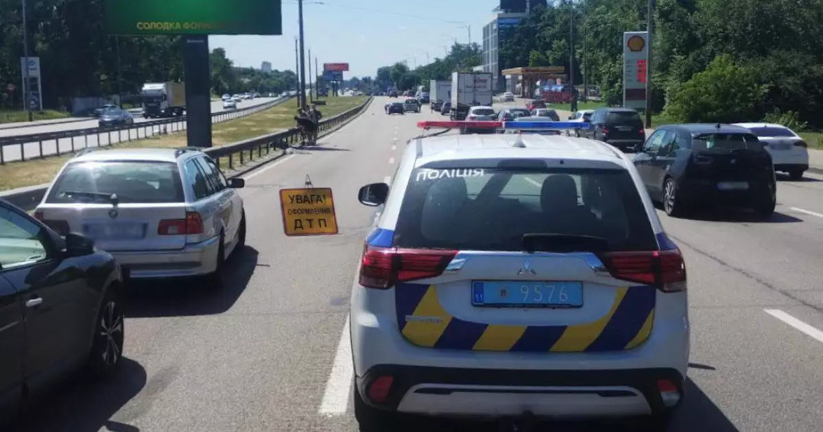Смертельна ДТП у Києві: мотоцикл влетів у BMW, один загиблий, один у лікарні