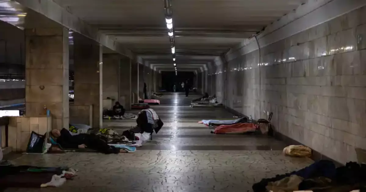 Метро рятує життя: 18 тисяч киян ночують під землею!