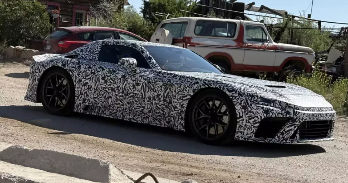 Lexus показав суперкар-спадкоємець LFA з гібридним V8