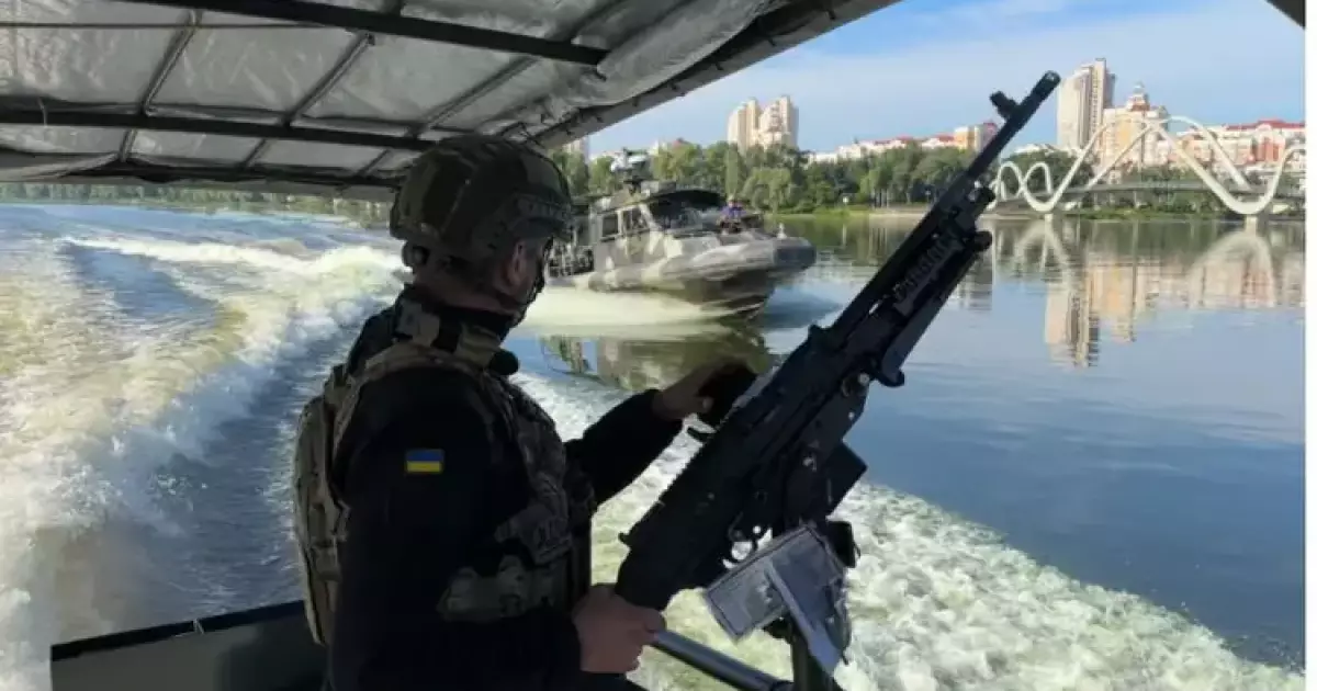 Річкова флотилія на Дніпрі збиває “Шахеди” над Києвом – герої ППО на воді
