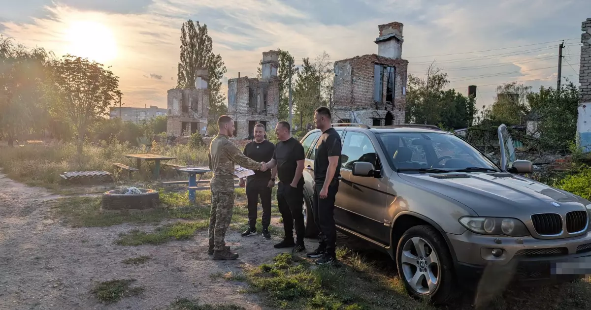 Білогородська громада передала авто та засоби РЕБ військовим на передову
