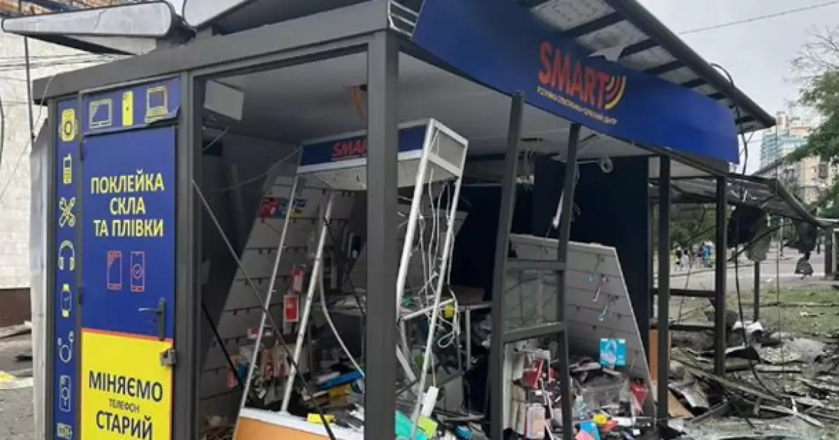 Поліція Києва спростувала чутки про мародерство в магазині після обстрілу