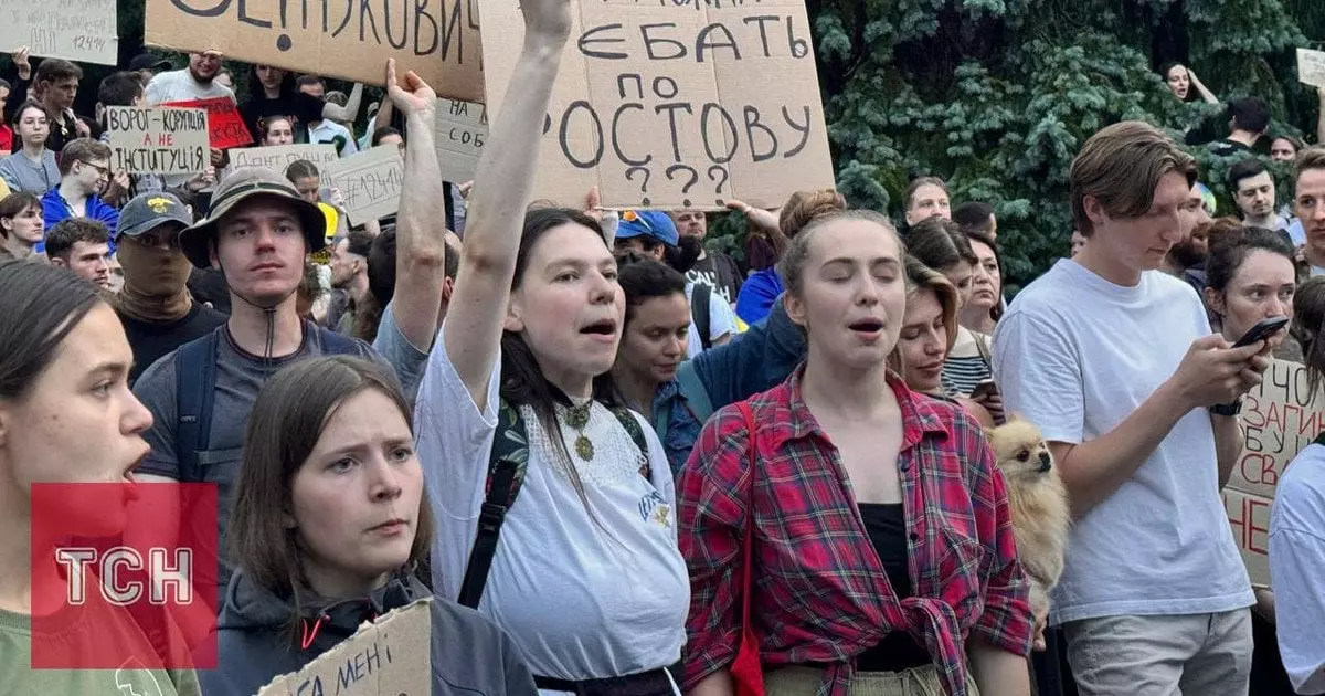 «Ганьба!» — у Києві протестують проти підписаного Зеленським закону про НАБУ