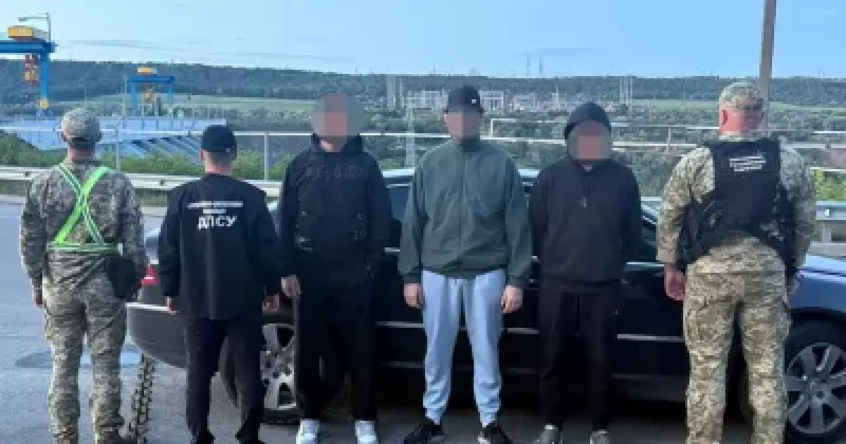 Київський правоохоронець за $13,5 тис. вивозив ухилянтів на Буковині — затримали на гарячому