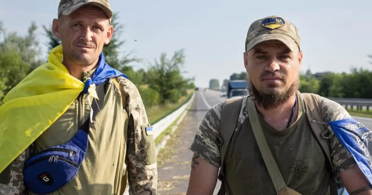 Марш незламності: ветеран на милицях долає шлях Київ–Одеса заради допомоги ЗСУ