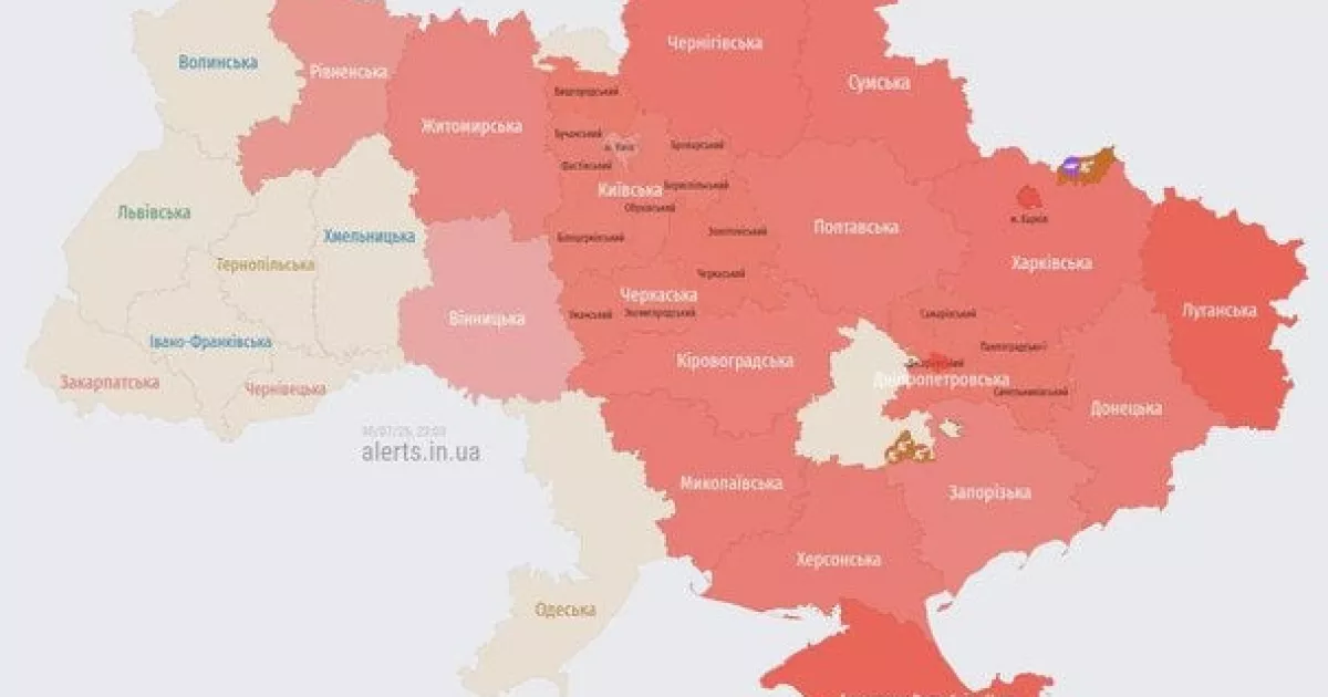 У Києві лунають вибухи: повітряна тривога через атаку російських безпілотників