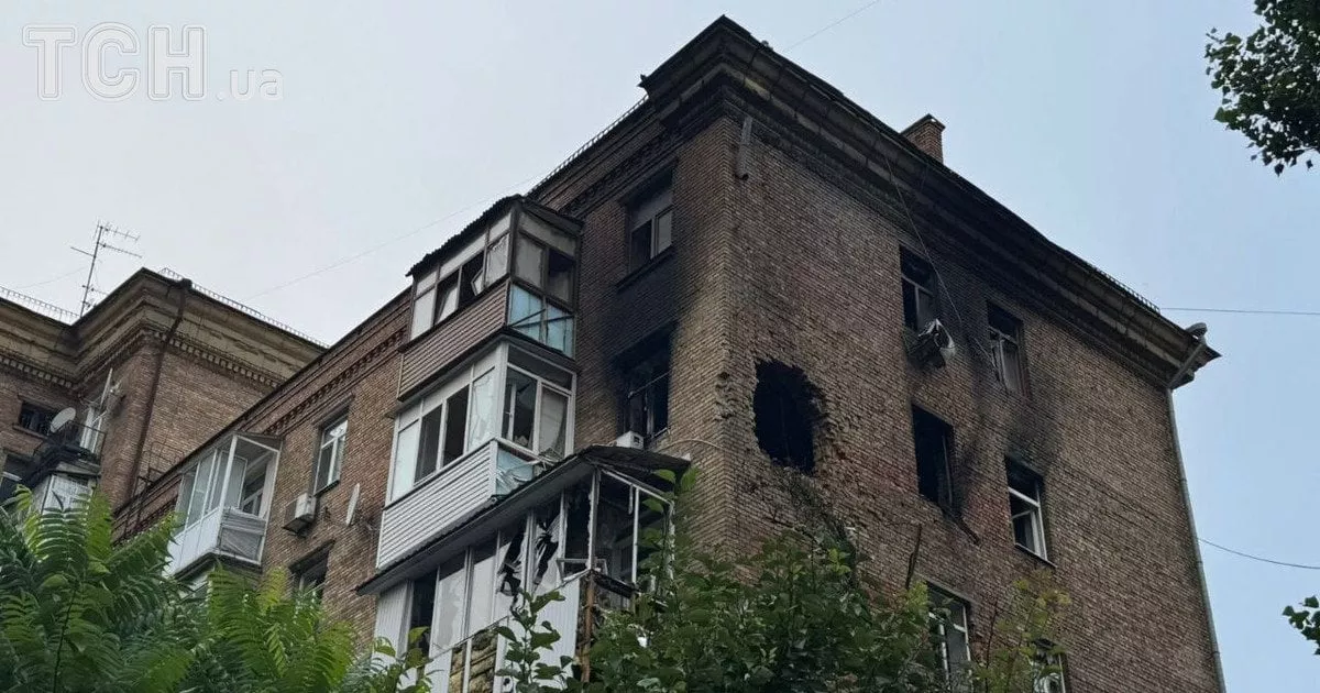Жахлива ніч у Києві: ракета зруйнувала підʼїзд, понад 50 постраждалих — опубліковано фото наслідків