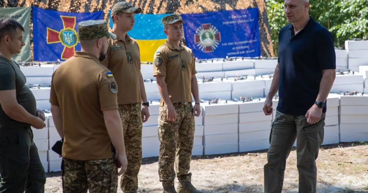 Ще 2300 БпЛА вирушили до захисників: Кличко передав дрони 25-й і 27-й бригадам НГУ