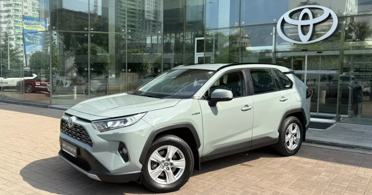 Toyota RAV4 з пробігом — кросовер, який не потребує компромісів