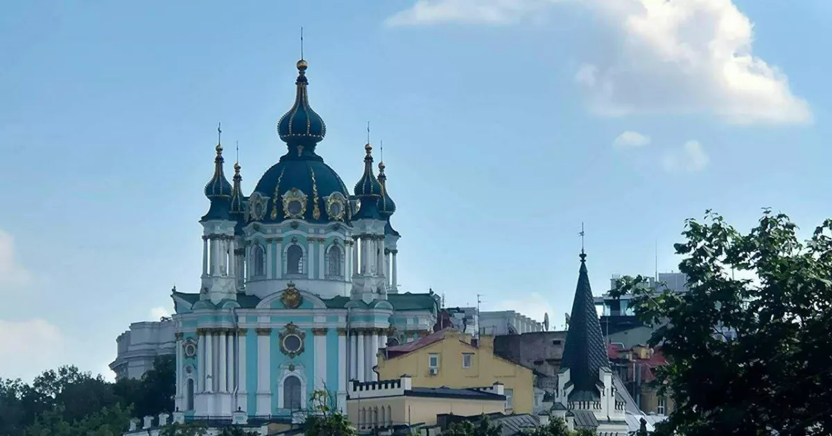 Сила пам’яті: у Києві волонтери розчистили шлях до місця поховання воїнів Першого українського полку