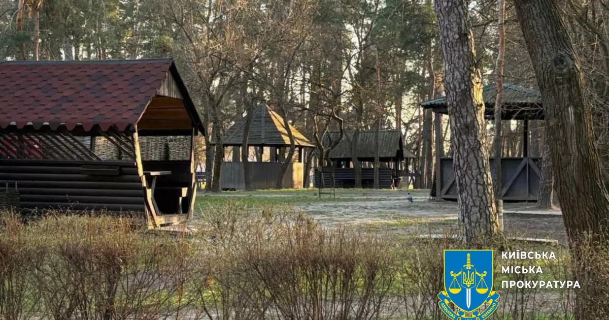 Прокуратура вимагає звільнити парк «Партизанської слави» від незаконних альтанок