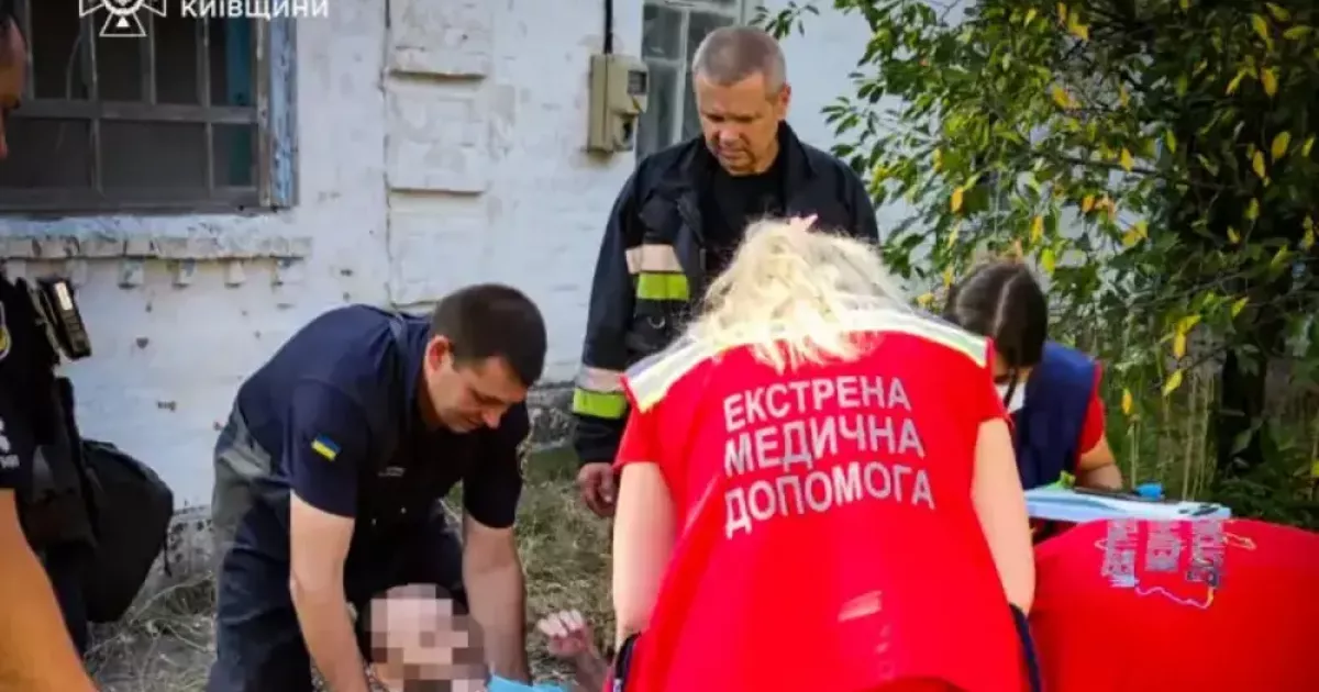 Дежавю для рятувальників: на Київщині чоловік вдруге опинився в одному й тому ж колодязі