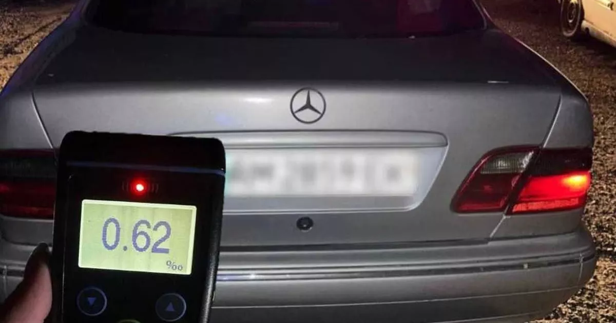 Нетверезий і без посвідчення: у Києві зупинили водія Mercedes, який порушив комендантську годину