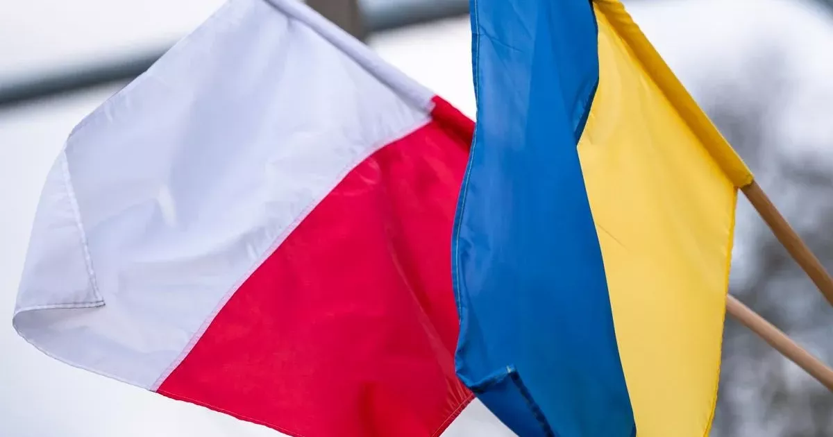 Музей історії Києва прикрасили польським стягом на честь дружби двох народів