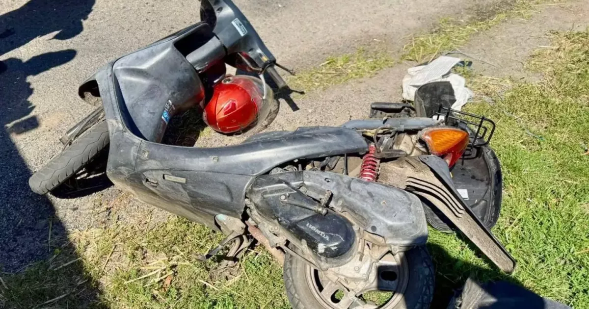 На Київщині двоє підлітків на мопеді зіткнулися з мікроавтобусом: обох госпіталізували