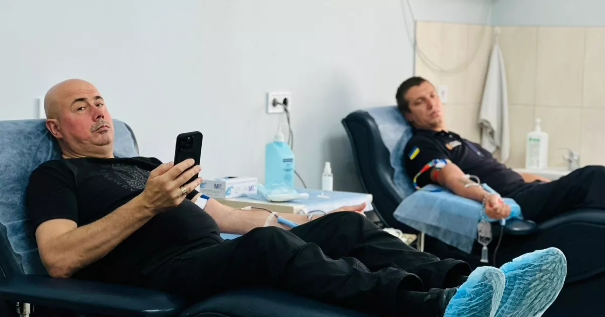 Поліцейські та рятувальники Києва здали кров для маленьких пацієнтів кардіоцентру