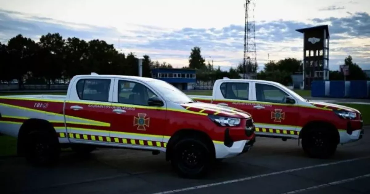 Бучанські рятувальники отримали новий пікап Toyota Hilux
