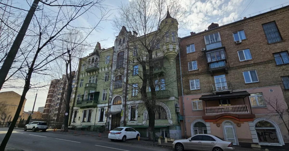 Будинок з котами: які таємниці приховує зелений будинок на Гоголівській