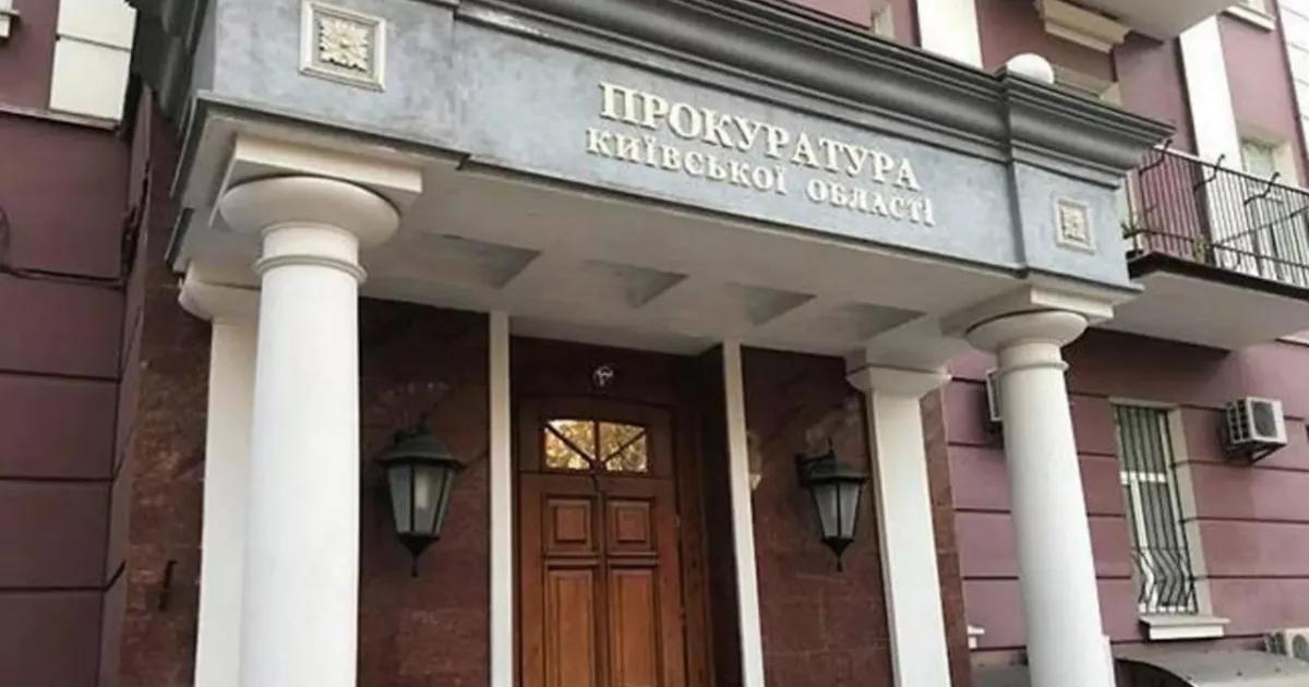 На Київщині чоловіка засудили до 10 років за замах на вбивство та підпал авто