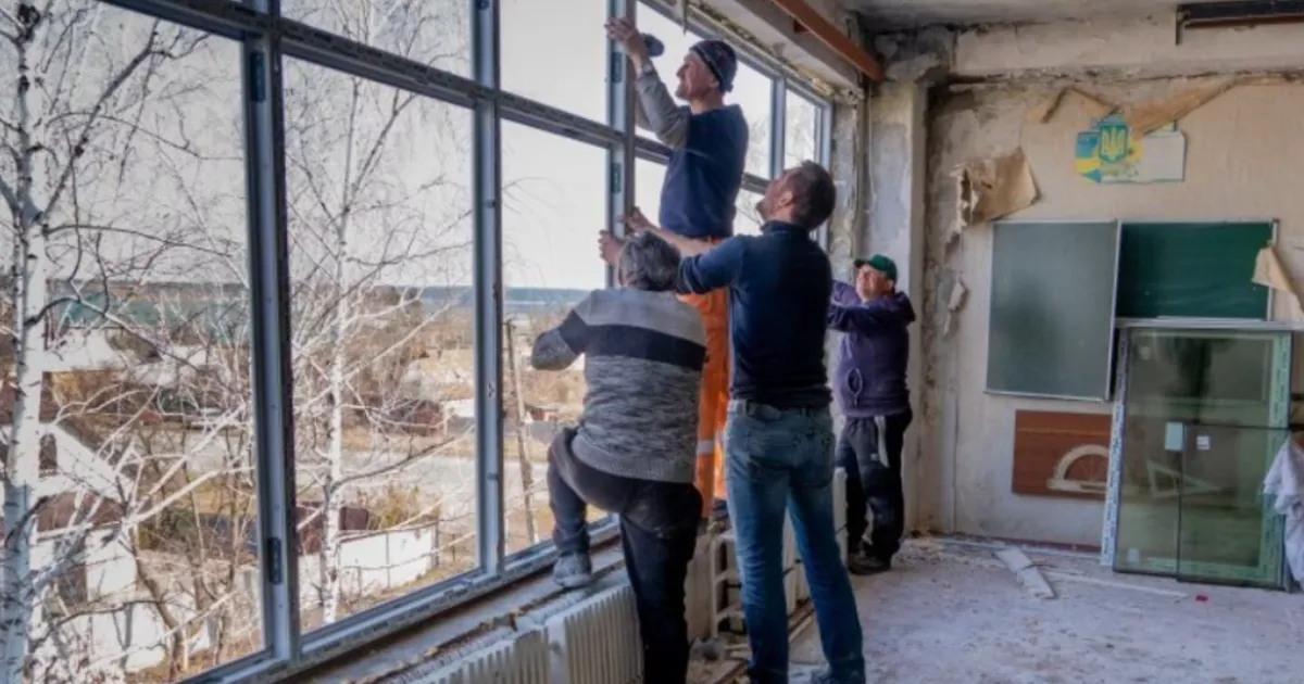 Удари рф по навчальним закладам Києва: як відновлюють школи та садки