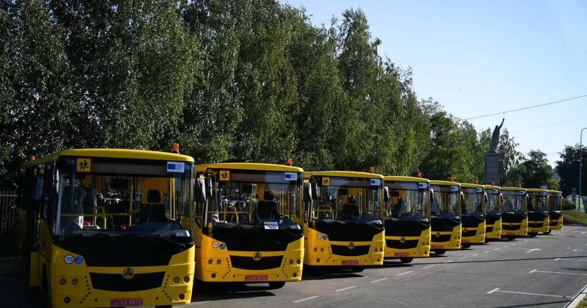 До початку навчального року громади Київщини поповнили автопарк новими автобусами