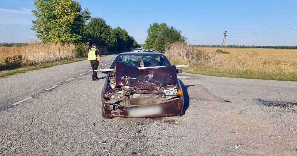На Білоцерківщині вантажівка перекинулась після зіткнення з Mercedes, водія госпіталізовано