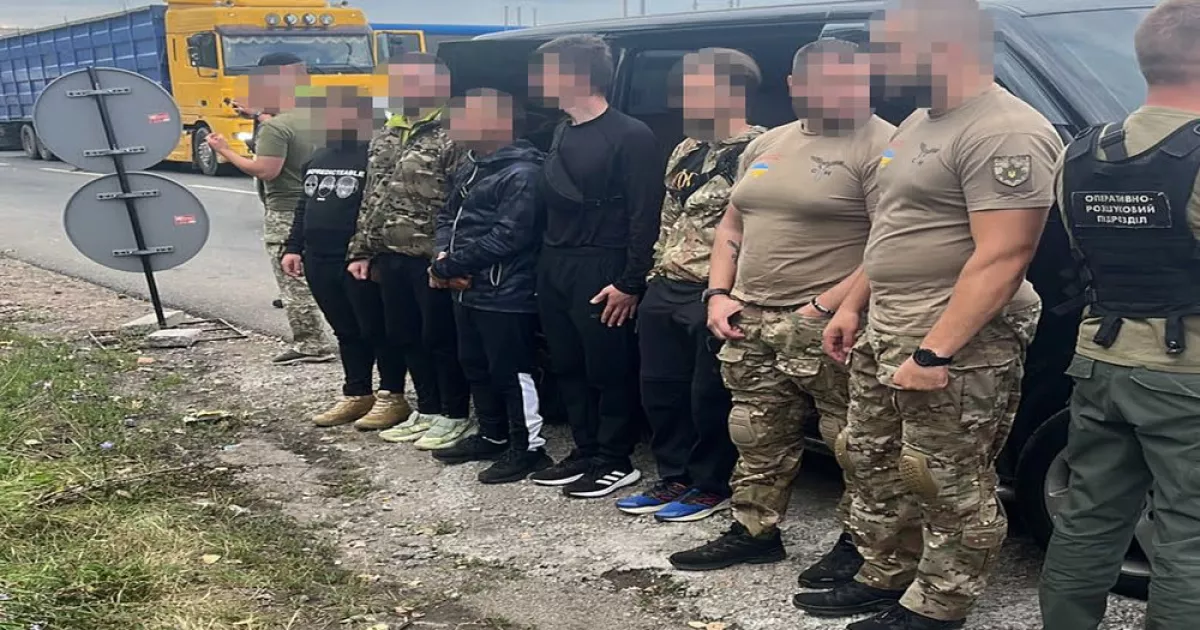 Під прикриттям служби: поліцейський організував нелегальний виїзд чоловіків за кордон