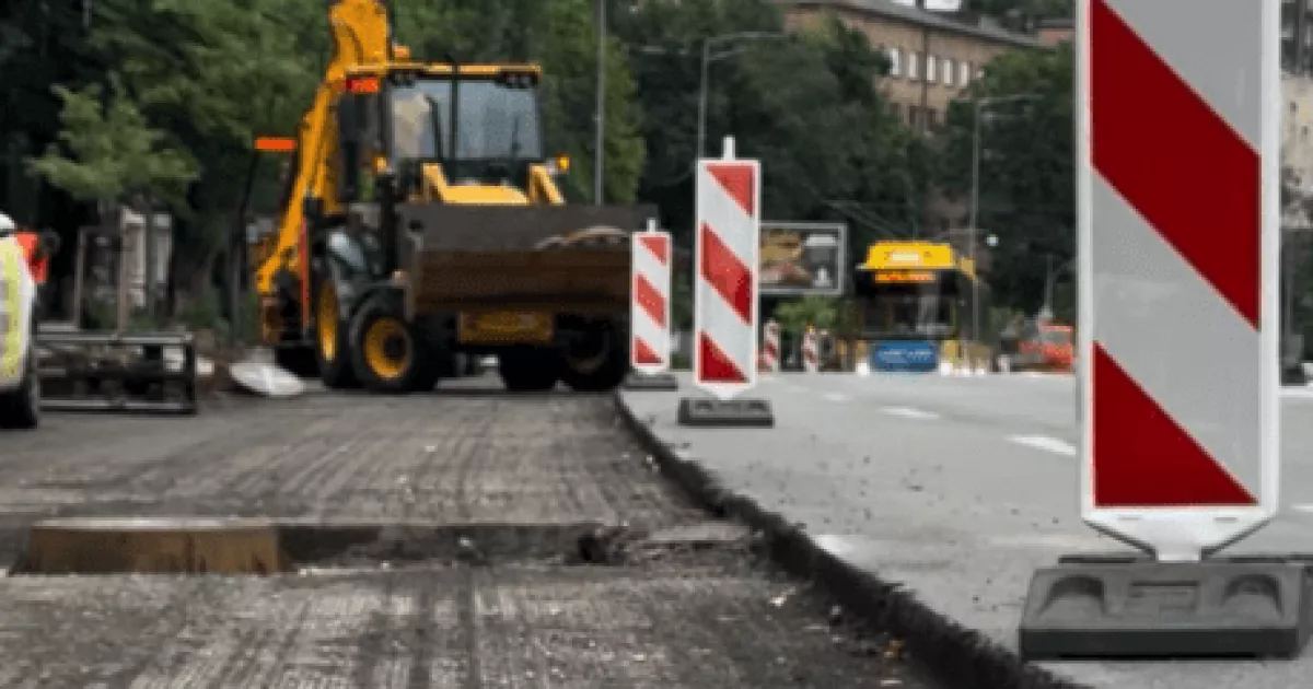Мости, вулиці й трамвайні колії: що саме ремонтують у Києві просто зараз
