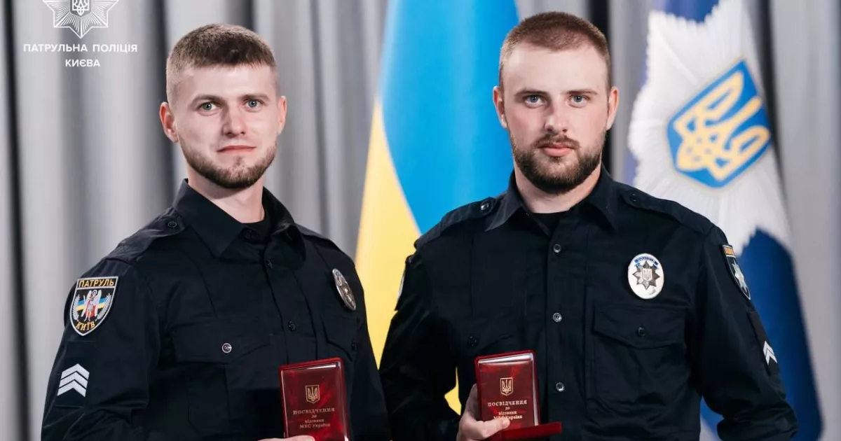 Столичних патрульних відзначили нагородами за героїзм під час обстрілу Києва