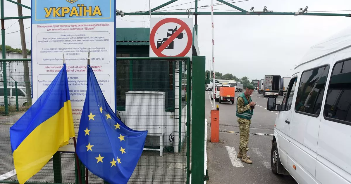 З 12 жовтня ЄС запускає нову систему перетину кордонів для українців: пояснює МЗС