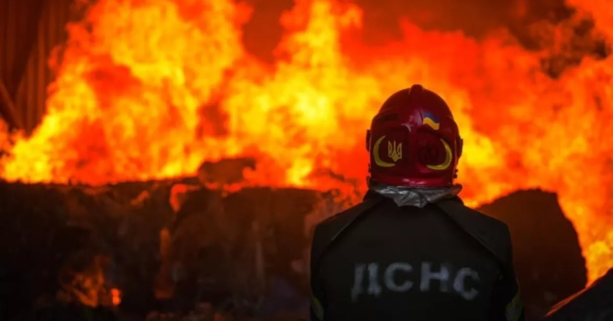 Київ під масованою атакою дронів: нові пожежі у Святошинському районі