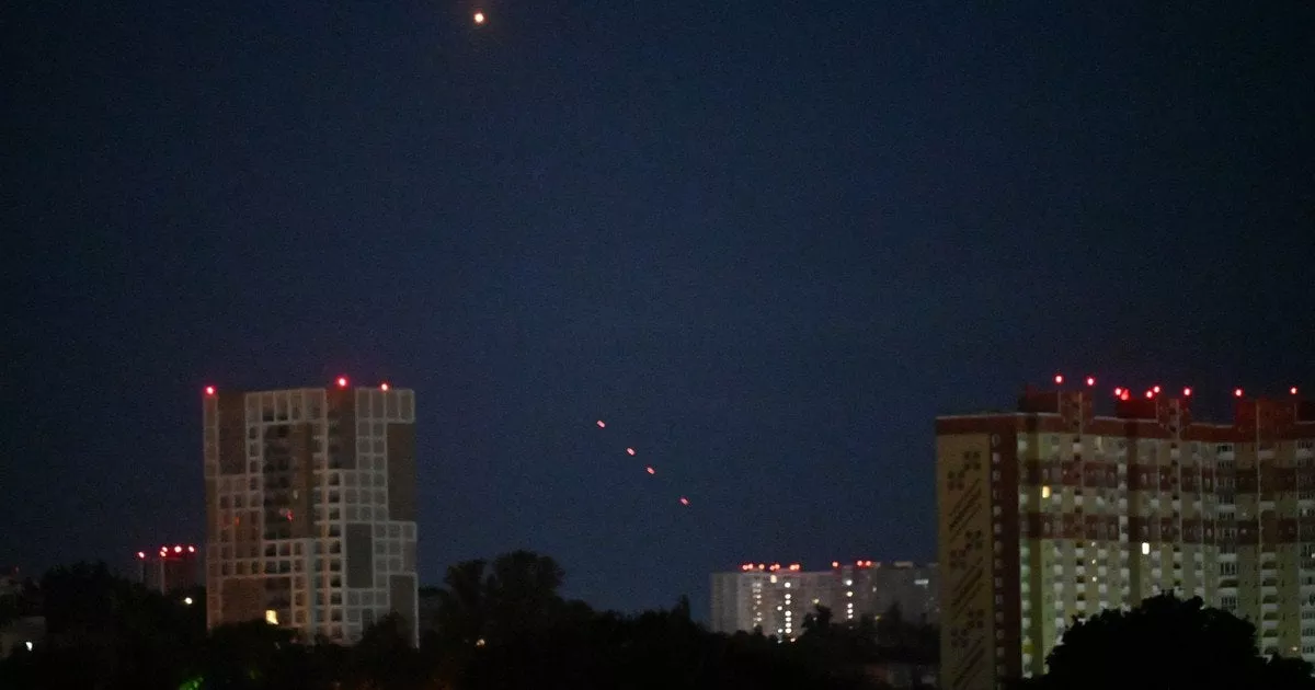 Полум’я в центрі столиці: горить Кабмін після атаки