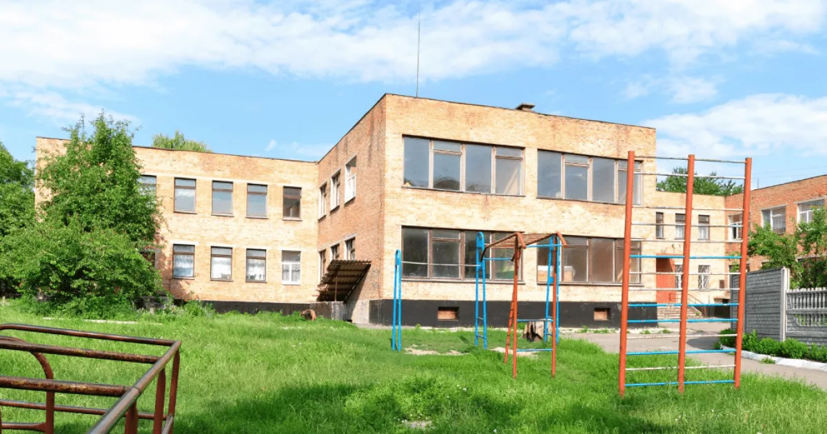 10 мільйонів на оновлення: у Сквирі ремонтують фасад та вікна гімназії “Перспектива”