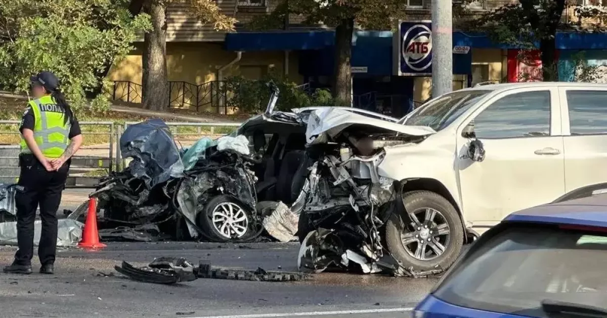 Смертельна ДТП у Києві: військовий не впорався з кермуванням, загинули двоє людей