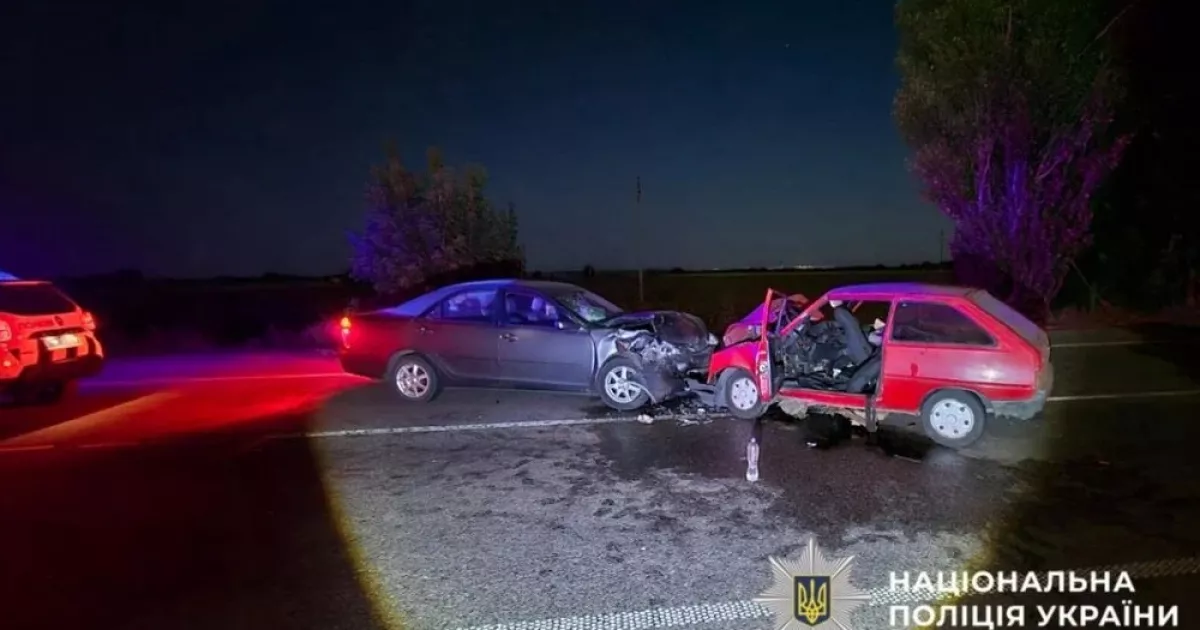 На Обухівщині лоб у лоб зіткнулися дві автівки: троє госпіталізовані