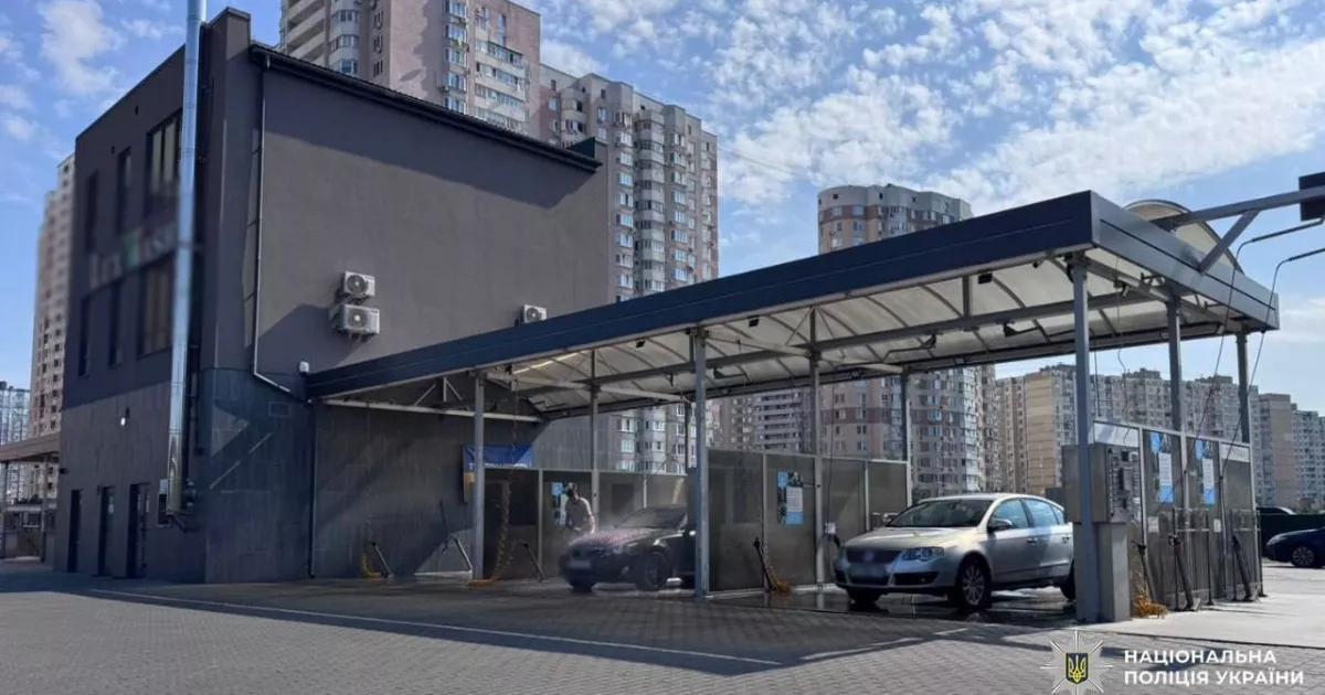 Дарницький підприємець підозрюється у підробці документів та самовільному будівництві