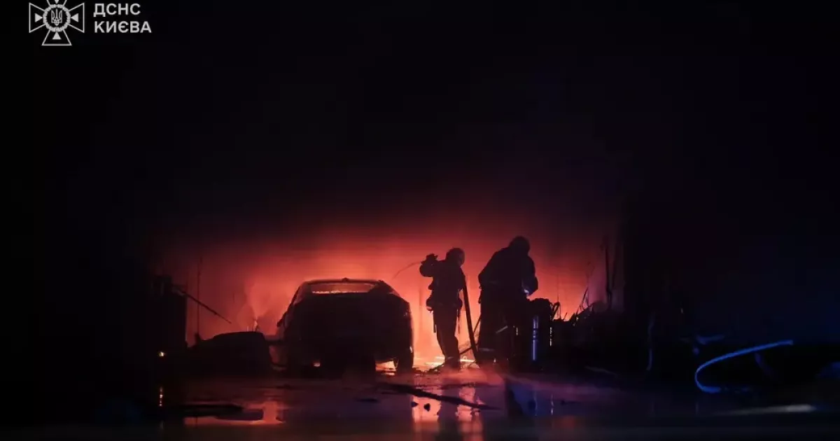 У Солом’янському районі Києва загасили пожежу на СТО: вигоріло 100 м²