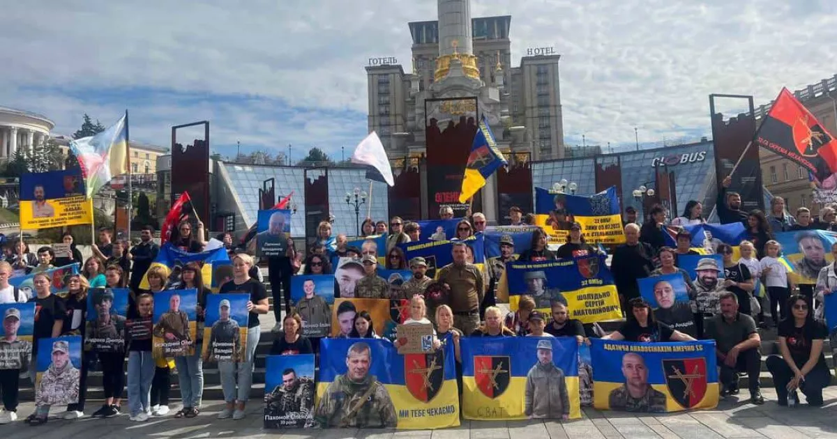 «Наші ще не вдома»: на Майдані пройшла акція на підтримку полонених і зниклих військових