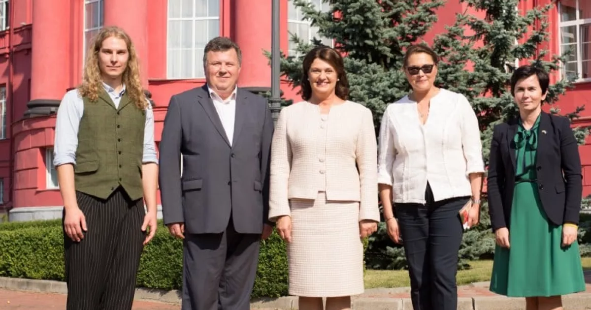Нобелівські лауреати та перші леді світу читали лекції українським студентам