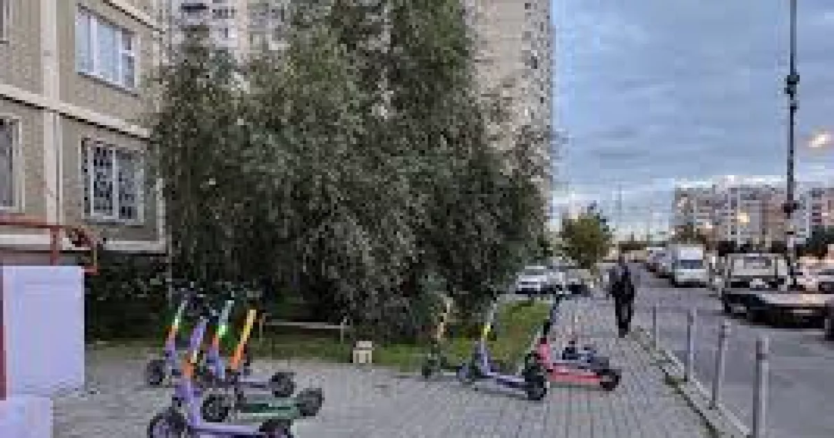 Кінець хаосу: у Києві готують правила паркування електросамокатів і велопрокату