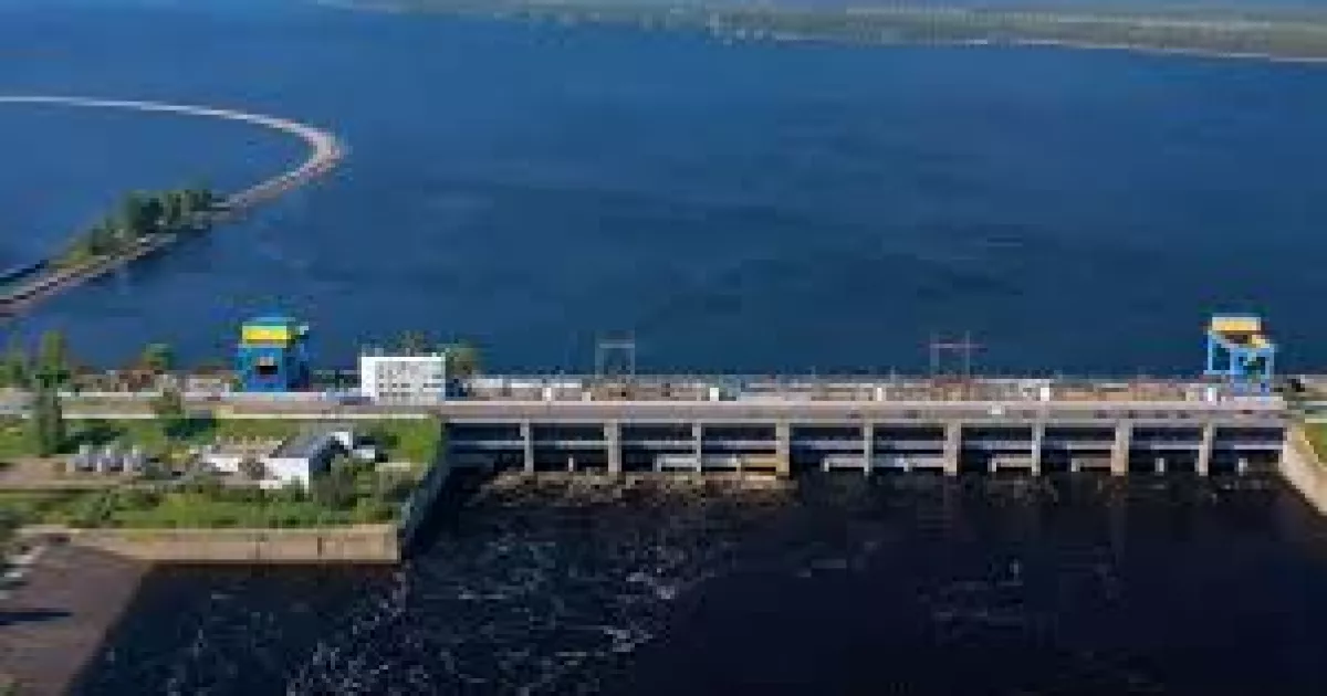 На Київській ГЕС ремонтують дорожнє покриття: рух частково обмежували