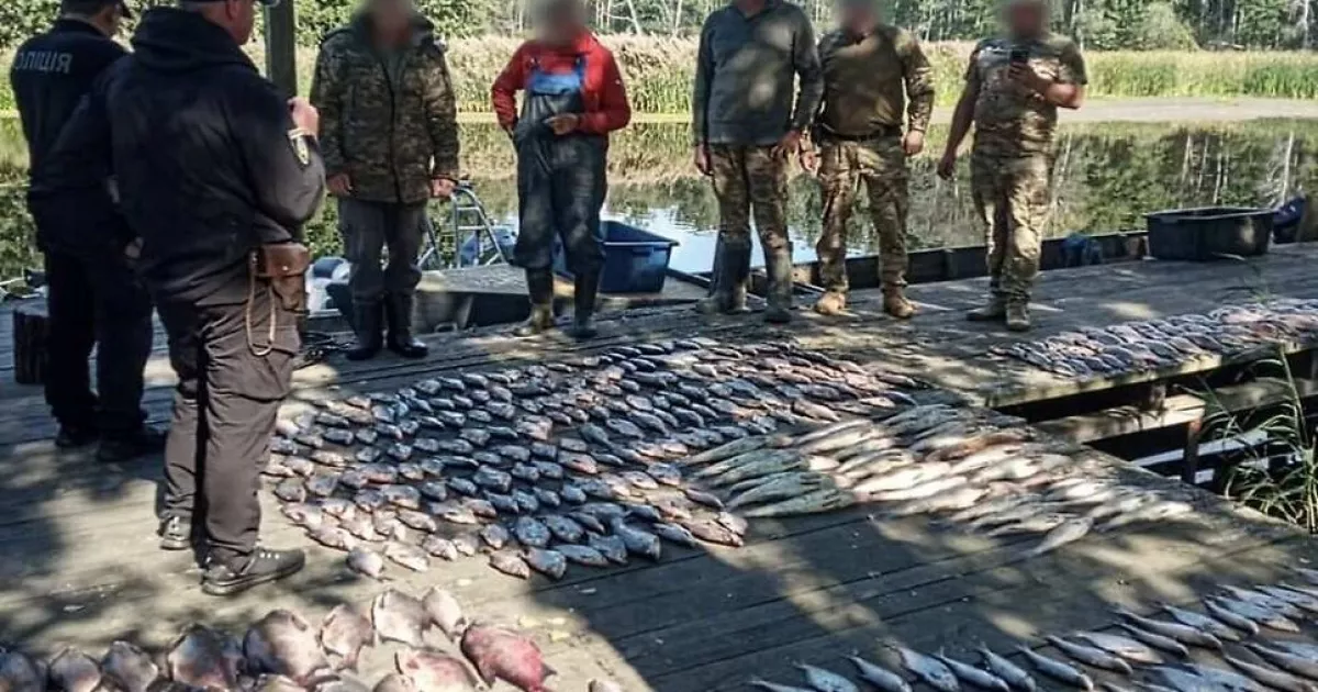Браконьєрський улов у зоні ЧАЕС: правоохоронці затримали трьох чоловіків