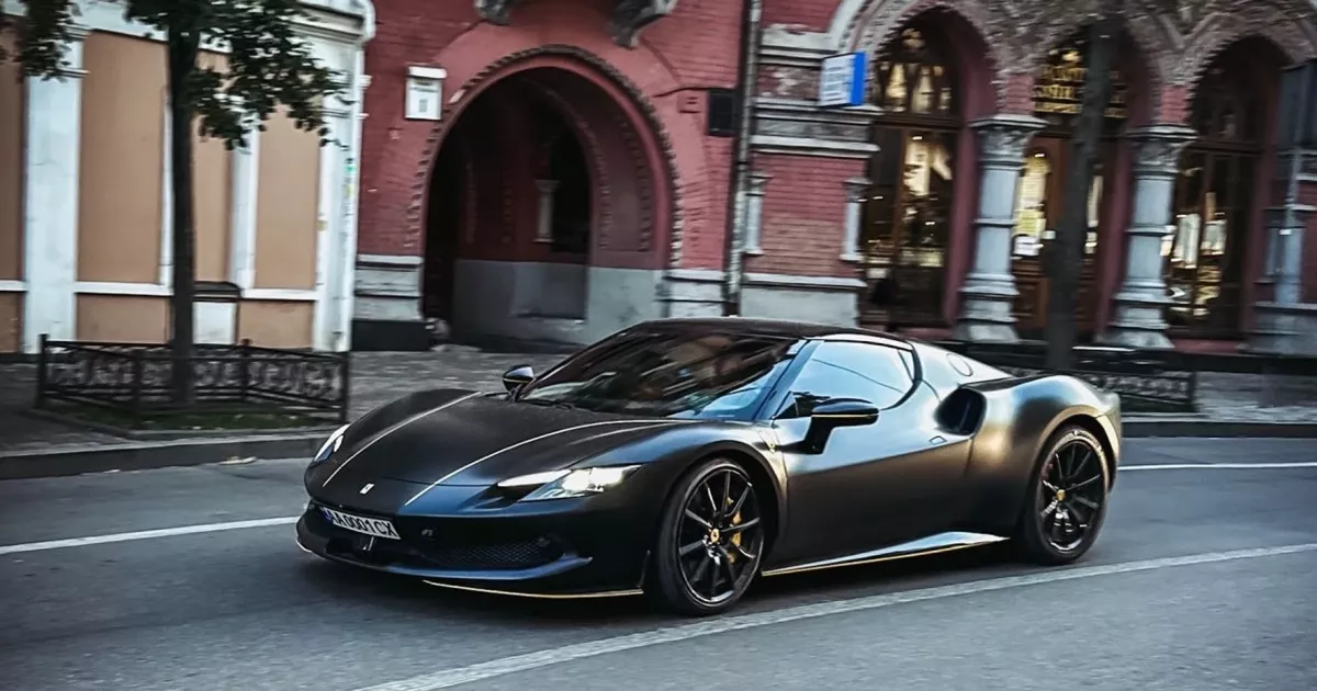 У центрі Києва помітили унікальний Ferrari 296 GTB за $340 тисяч