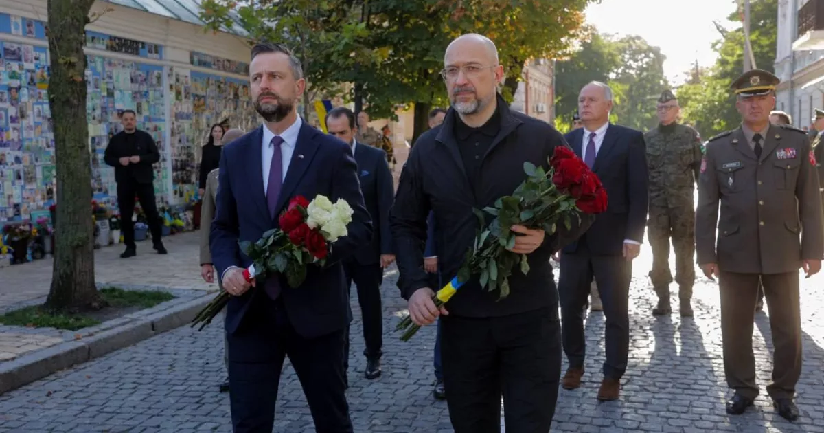 У Києві вшанували пам’ять воїнів: спільна церемонія міністрів оборони України та Польщі